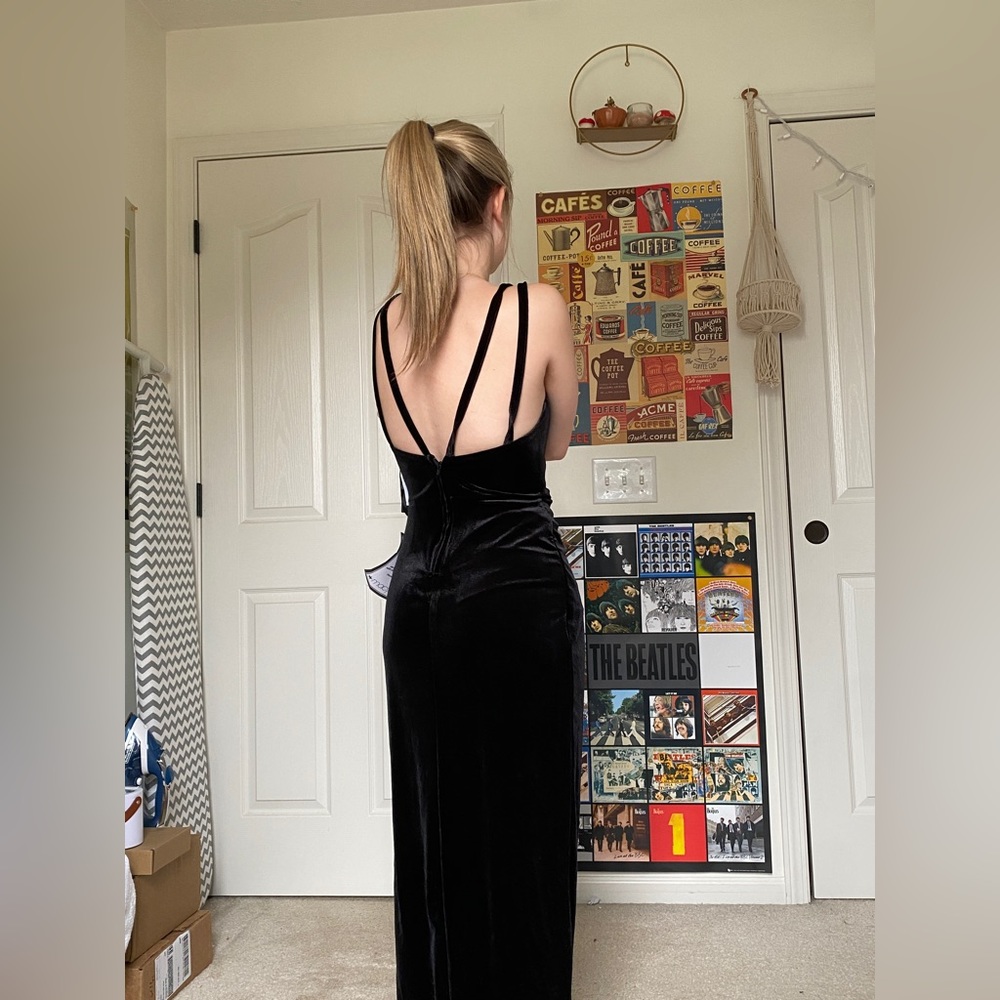 black elegant prom dress